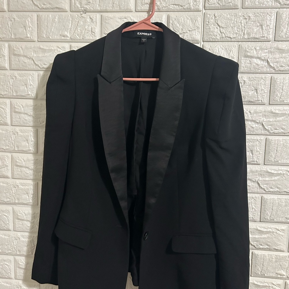 Express Women’s Puff Shoulder, satin lapel Blazer Black
